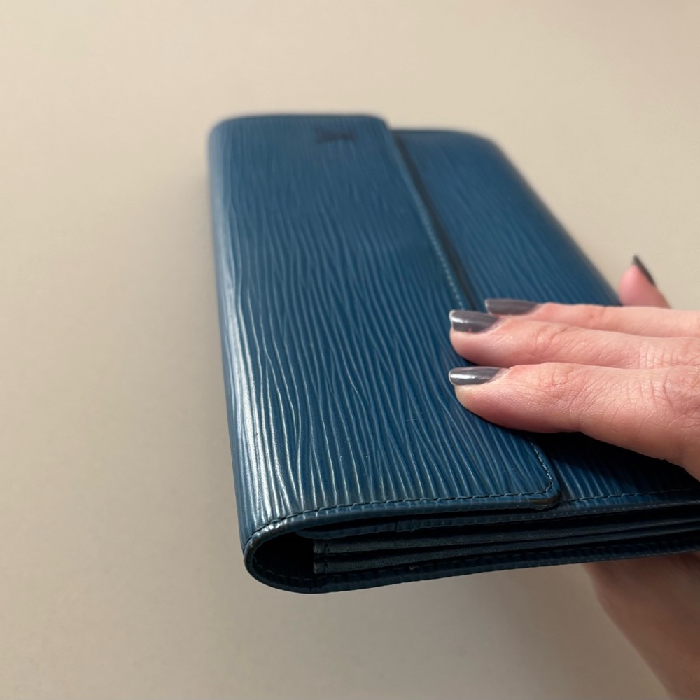 Louis Vuitton Blue Epi Leather Vintage Sarah Wallet - Picture 9 of 12